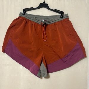 LULULEMON HIKING SHORTS SIZE 8